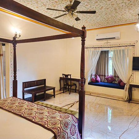 Hotel The Amargarh à Udaipur Extérieur photo