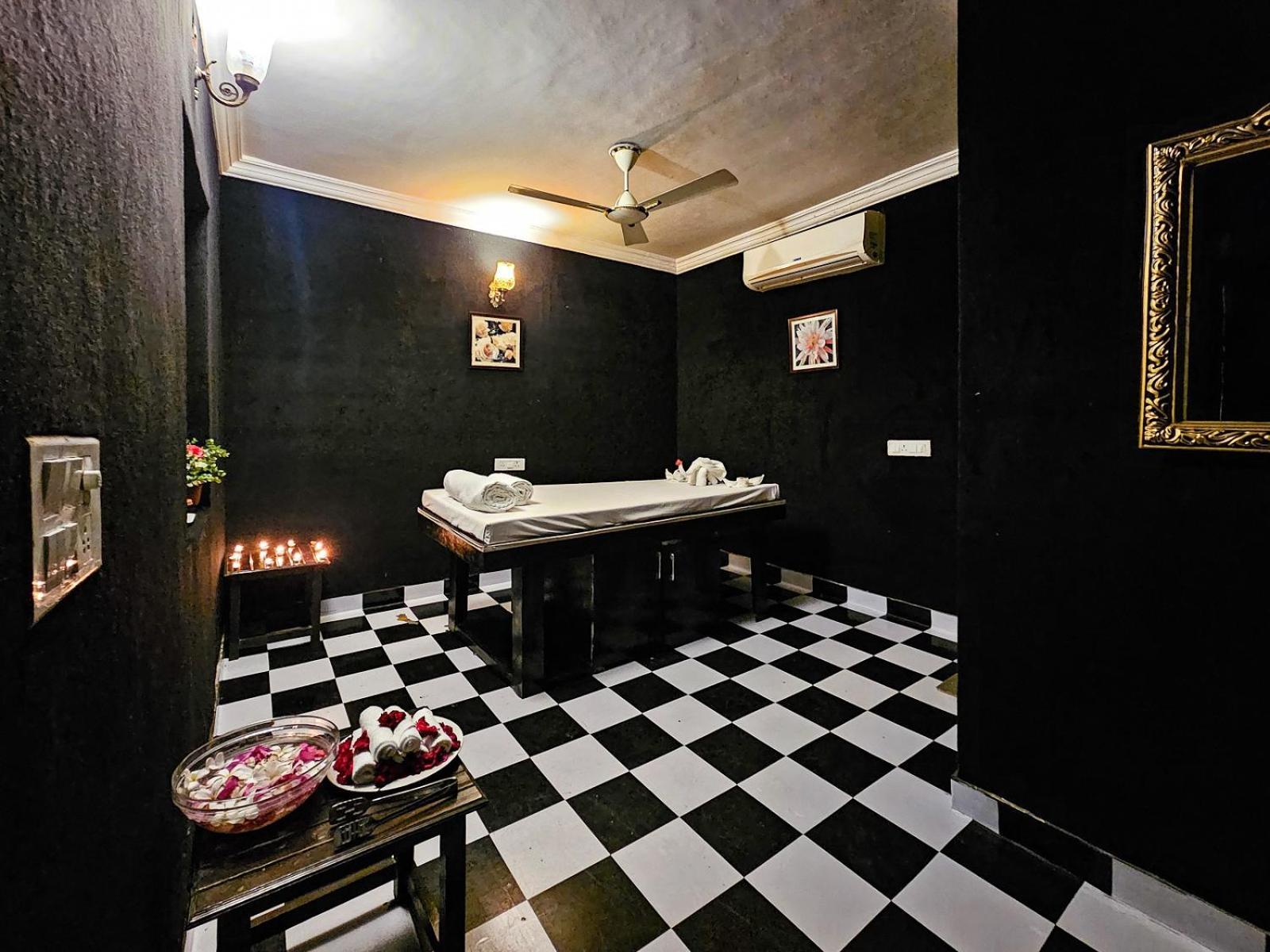 Hotel The Amargarh à Udaipur Extérieur photo