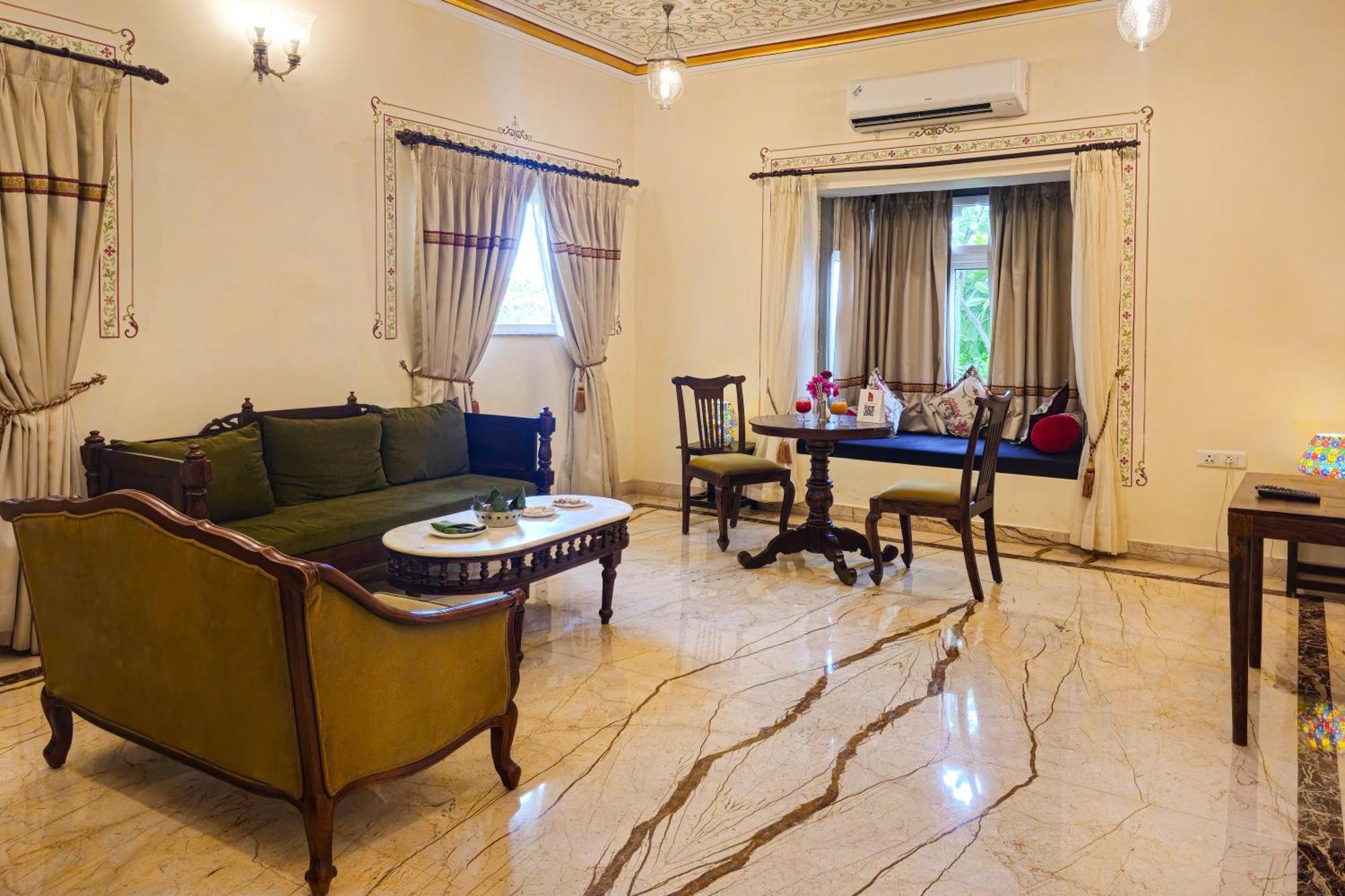 Hotel The Amargarh à Udaipur Extérieur photo