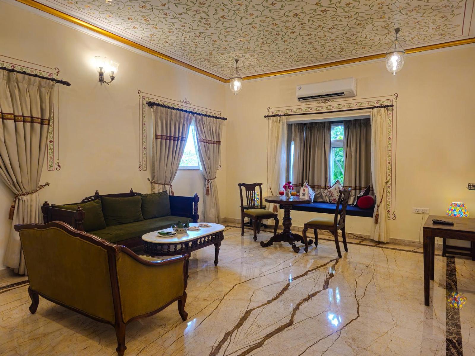 Hotel The Amargarh à Udaipur Extérieur photo