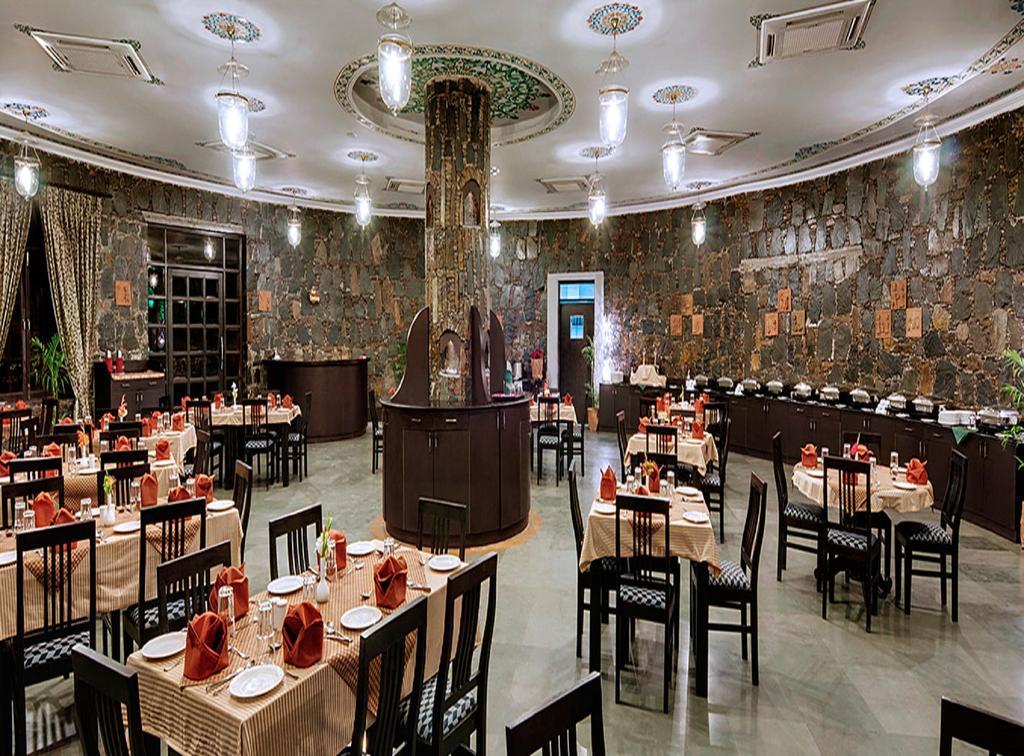 Hotel The Amargarh à Udaipur Extérieur photo