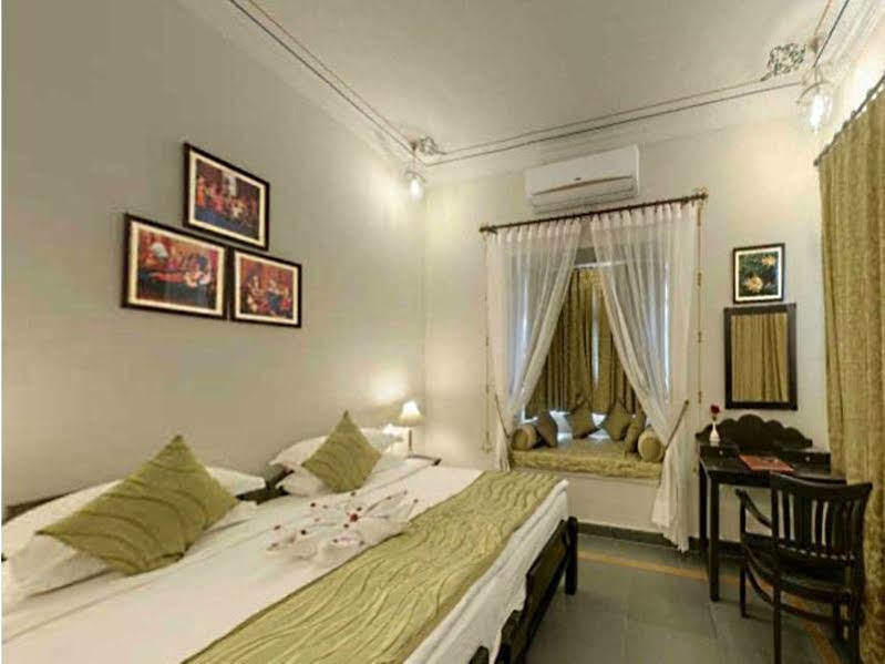 Hotel The Amargarh à Udaipur Extérieur photo