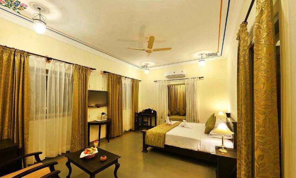 Hotel The Amargarh à Udaipur Extérieur photo